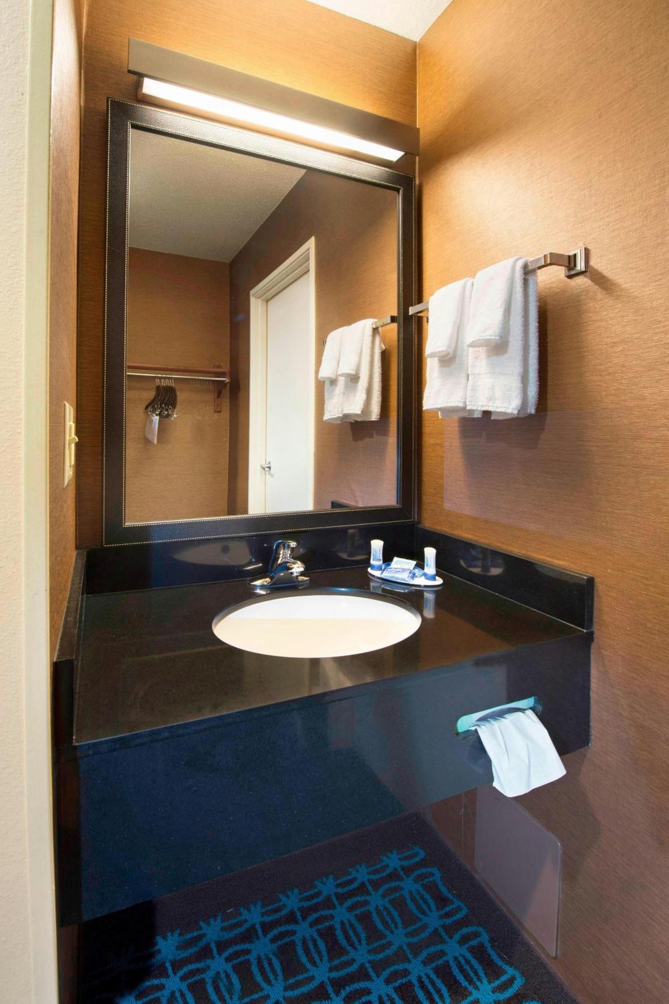 Fairfield Inn Хантсвилл Экстерьер фото