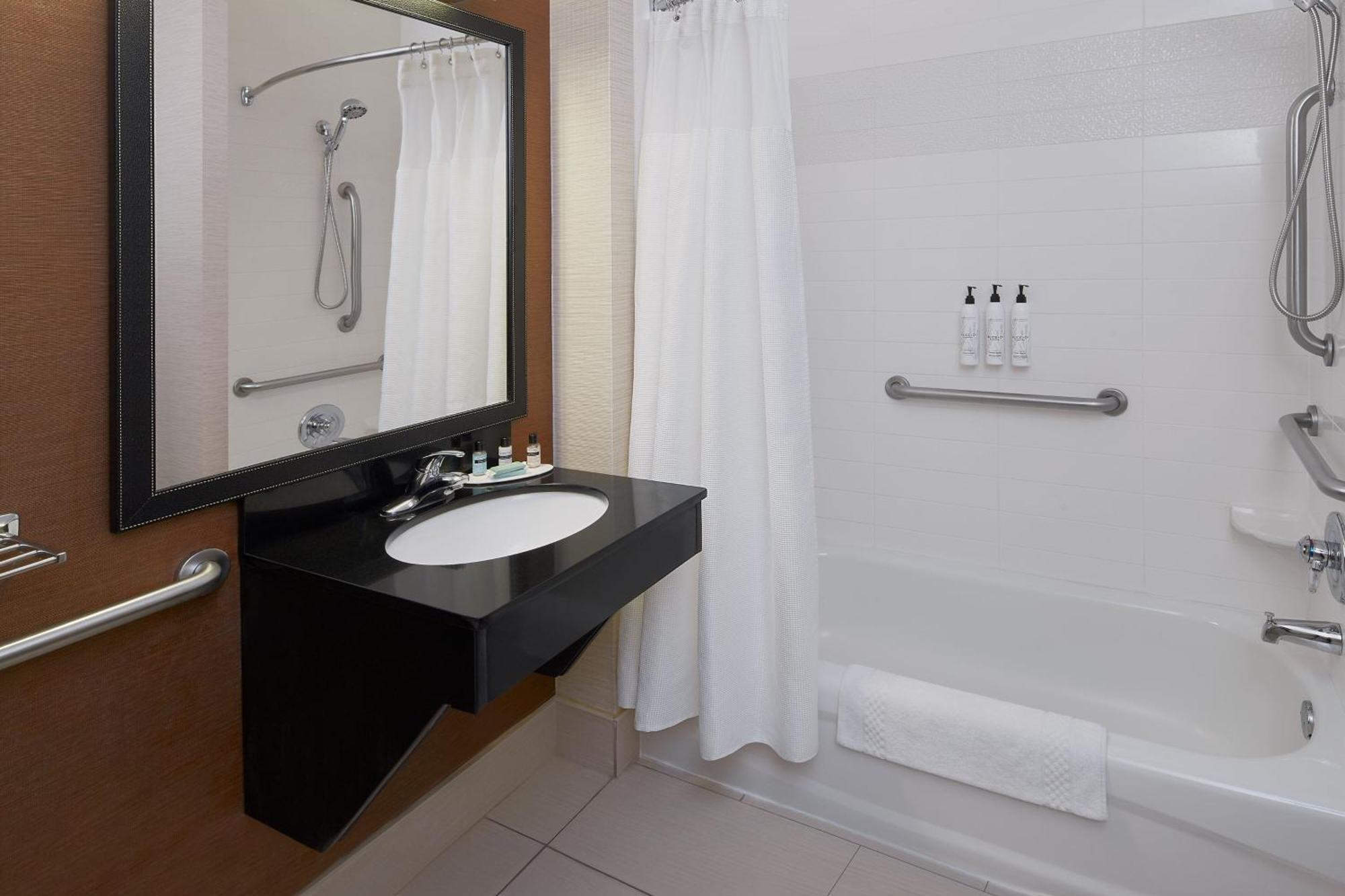 Fairfield Inn Хантсвилл Экстерьер фото